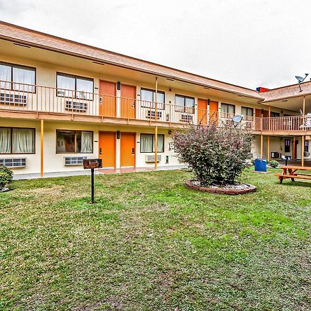 Oyo Hotel Lake Charles Hwy 10 Bagian luar foto