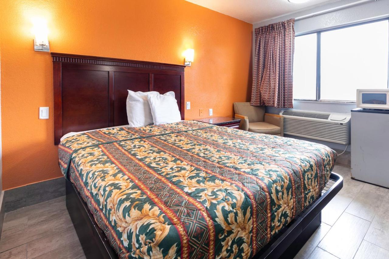 Oyo Hotel Lake Charles Hwy 10 Bagian luar foto