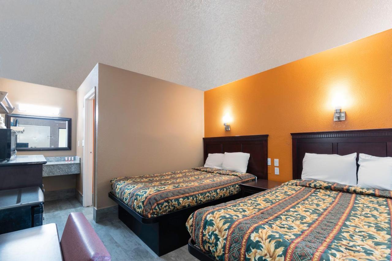 Oyo Hotel Lake Charles Hwy 10 Bagian luar foto