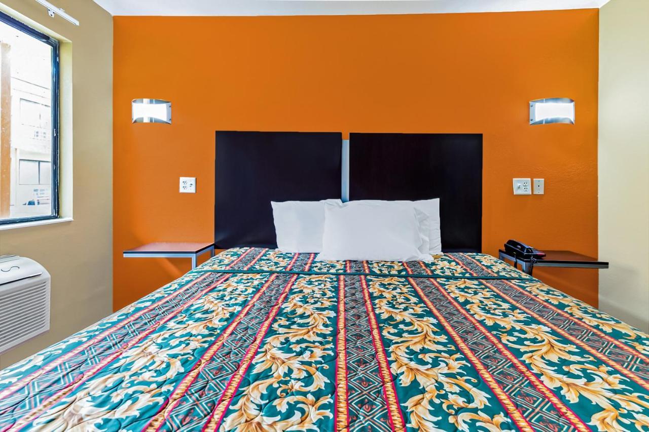 Oyo Hotel Lake Charles Hwy 10 Bagian luar foto