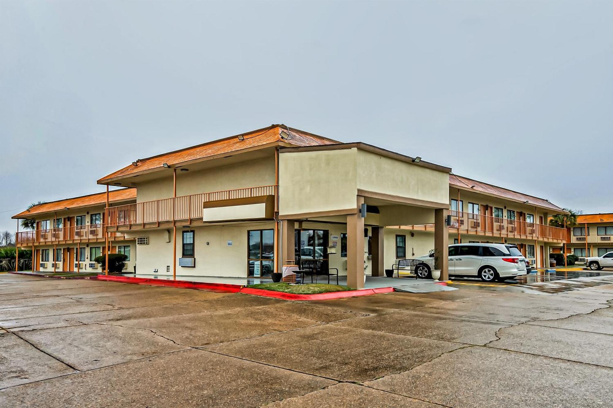 Oyo Hotel Lake Charles Hwy 10 Bagian luar foto