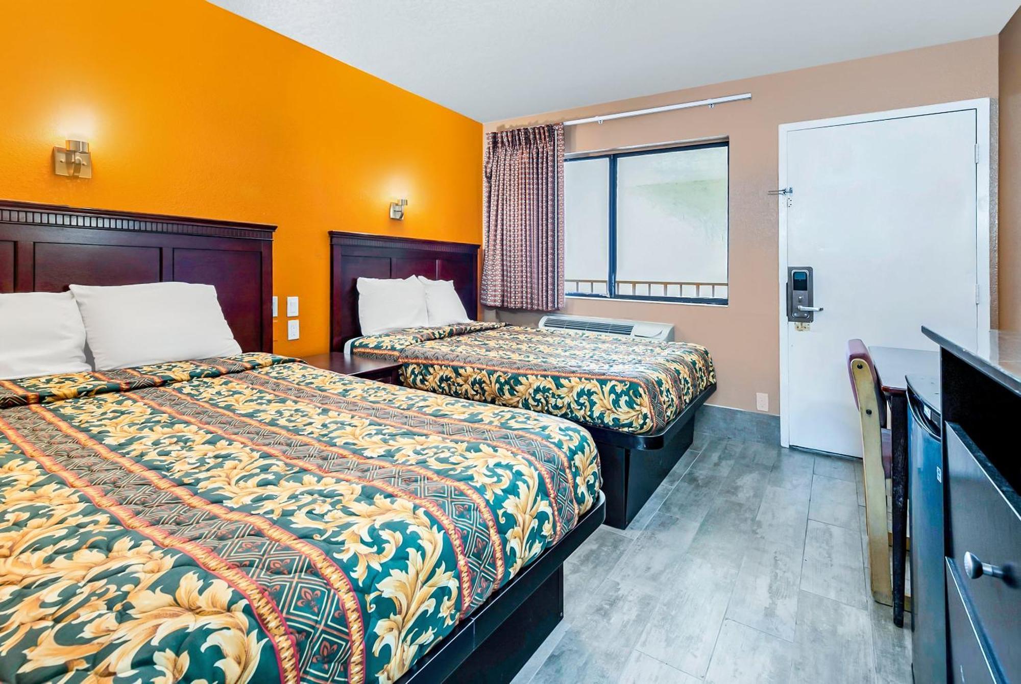 Oyo Hotel Lake Charles Hwy 10 Bagian luar foto